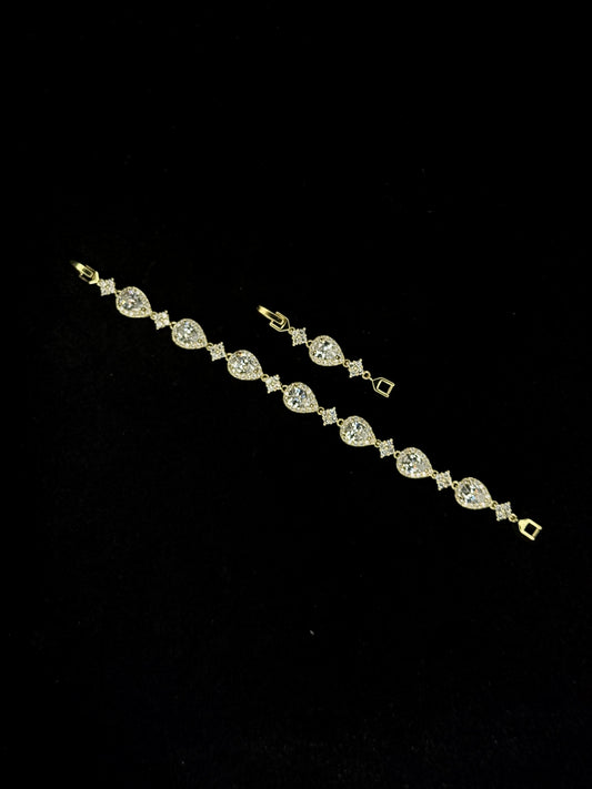 Gold Star Droplet Bracelet