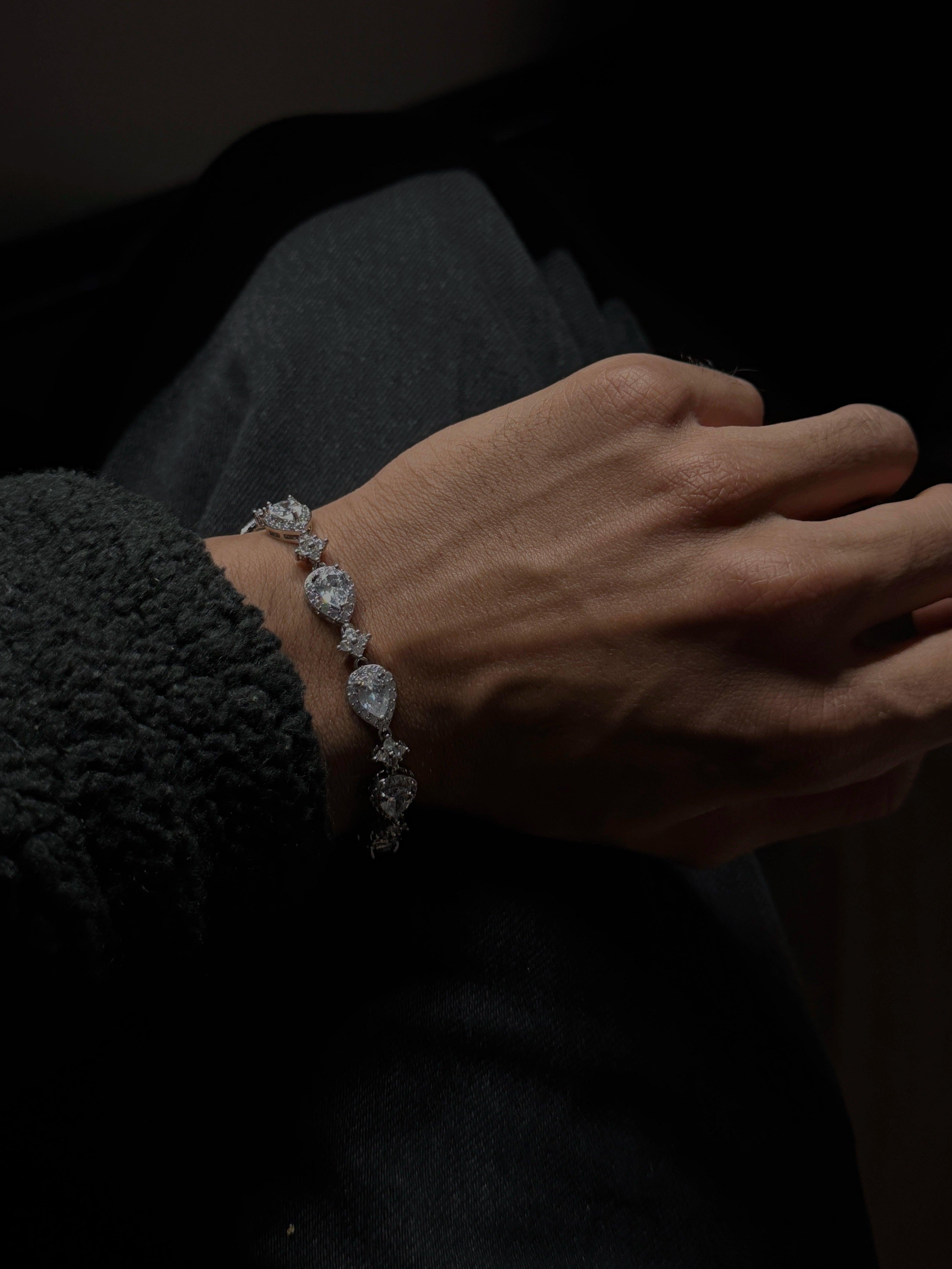 Star Drop Bracelets - iLLUSIA